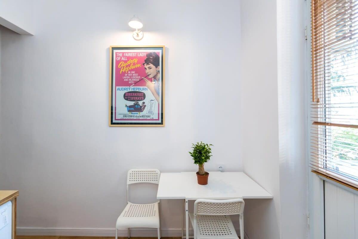 Central Vera Studio - Ideal For 3 - By Wehost Tbilisi Exterior photo